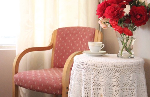 West Busselton House | Secret Garden Cottage! Hot outdoor bath with minutes to beach.