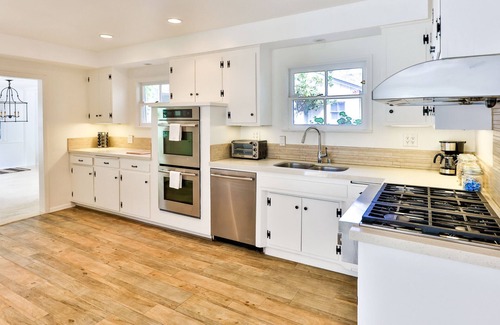 Sherman Oaks House | Secret Garden Cottage in LA: Natural Stone Heated Pool/Spa, al fresco dining