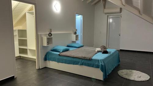 Sainte-Rose Villa | Secret River - Spacieuse villa de 4 chambres, 3 salle de bain, Piscine, spa avec plus de 400 ml de Rivière privée