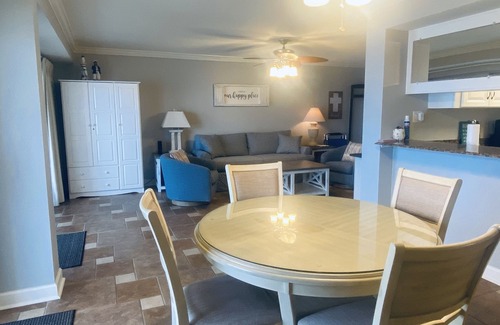 Pensacola Beach Condo | See our reviews! Beach front! Beach chairs & umbrella included March-Oct 31st