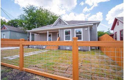 Near East Side House | Seize the Moment 4BR3BA Gem w Downtown Views