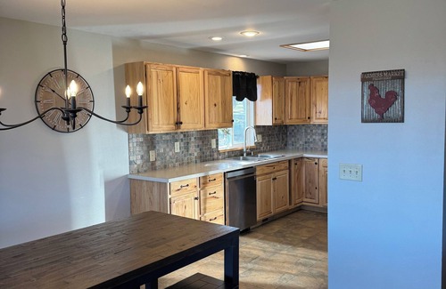 Selah House | Selah Country, elbow room, acreage, view!