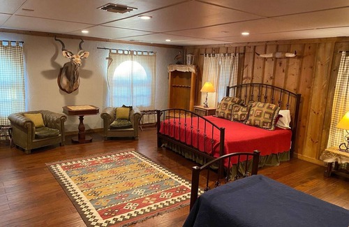 Voca Cabin | Selah Springs Ranch- Large Family Reunion/Retreat Ranch on the River- Sleeps 60