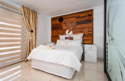 Chaneng House | SelaMod Village Guest House