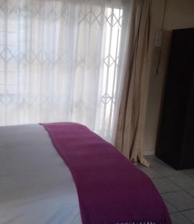 Greater Johannesburg Metropolitan Area Apartment | Self-catering 1Bedr cottage in Sandton with FREE WiFi