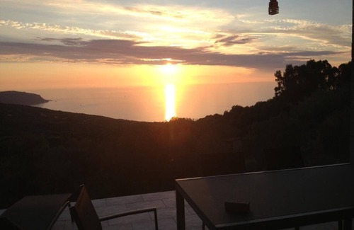 Coti-Chiavari Apartment | Self-catering accommodation with sea view and swimming pool