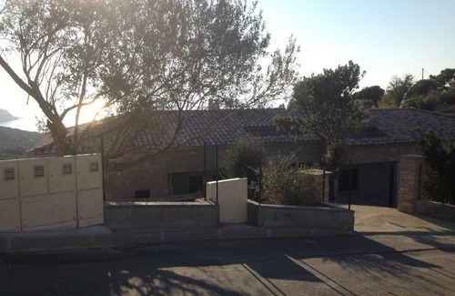 Coti-Chiavari Apartment | Self-catering accommodation with sea view and swimming pool