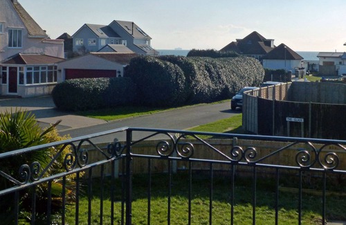 South Hayling House | Self catering holiday accommodation 130 yards from the beach - sleeping up to 6