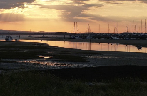South Hayling House | Self catering holiday accommodation 130 yards from the beach - sleeping up to 6