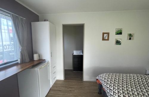 Te Miro House | Self check-in sleepout with bathroom