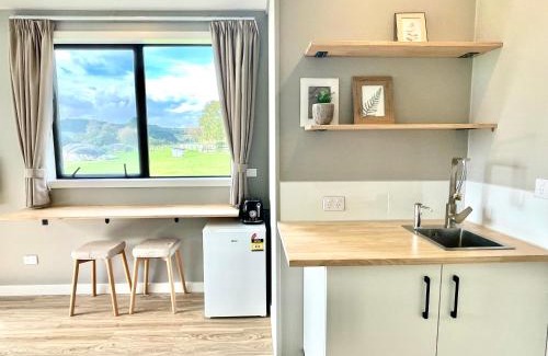 Te Miro House | Self check-in studio with bathroom