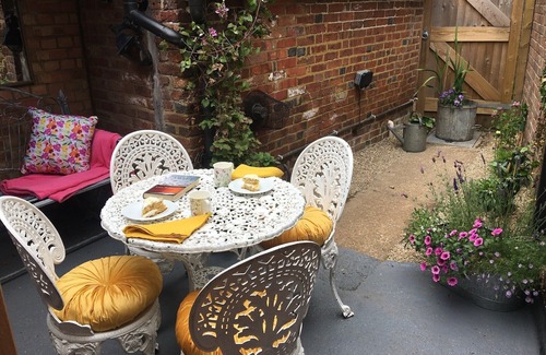 Horam House | Self Contained 2 bedroomed former 15th Chapel