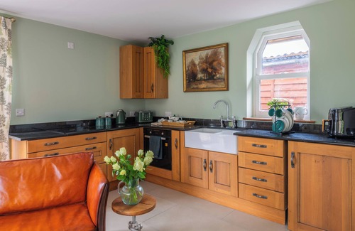 Cowbridge Cottage | Self-contained cosy one bedroom holiday barn