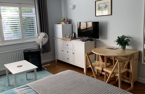 New Forest District Bed & Breakfast | Self-contained, ground floor room a short walk from Lymington town centre