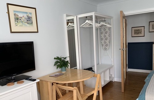 New Forest District Bed & Breakfast | Self-contained, ground floor room a short walk from Lymington town centre