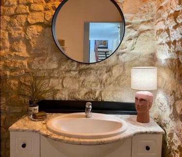 La Courade Apartment | Self contained Guest House in Juillé