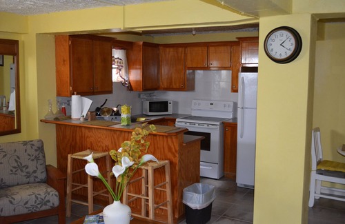 Wotton Apartment | Self Contained, Self Service, 2 Bedroom, 1 Bathroom, Air Conditioned