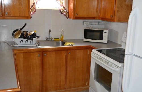 Wotton Apartment | Self Contained, Self Service, 2 Bedroom, 1 Bathroom, Air Conditioned