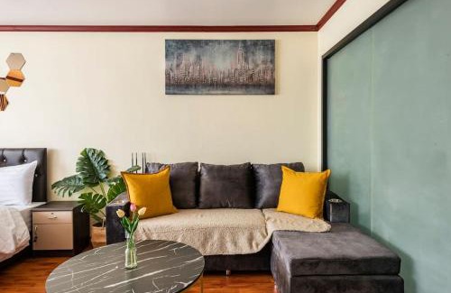 Nana Apartment | SelfCheckIn Omni Tower Sukhumvit4 NaNa Asoke BTS MRT Hispeed WiFi Pool&Gym