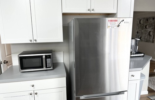 Mountain Home House | Selfie house Abundance of Entertainment & Amenities Hot Tub King Bed