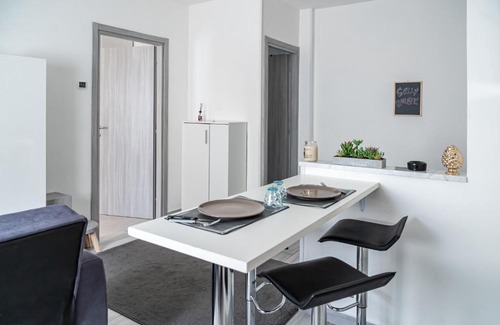 Quartiere Pista Apartment | Selly House Allesandria