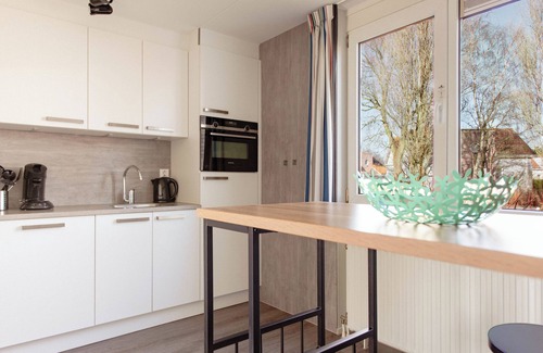 Makkum House | Semi-detached 6-person bungalow with yard, water view, and modern amenities at Beach Resort Makkum, right at the IJsselmeer.