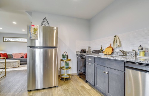 Valois Apartment | Seneca Lake Wine Trail Studio w/Water View!