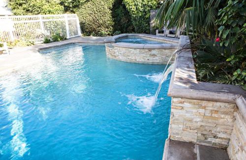 Hermosa Village House | Sensational 6 Bedroom 4 Bathroom Pool Home (3 Master Bedrooms W/bathrooms)