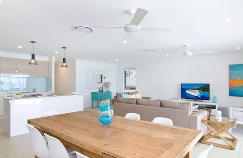 Bilinga House | Sentosa on Tugun - Absolute Beachfront Home