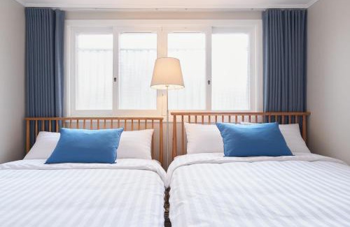 Gongdeok-dong Apartment | Seodam Stay - 8 Min Walk from Seoul Station Well-Connected #Hongdae #DDP