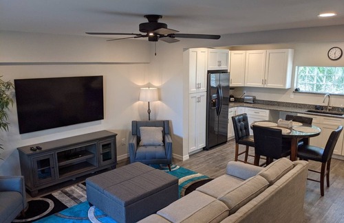 New Smyrna Beach House | Sept. Beach Getaway-NSBnSteps to the ocean, shops, restaurants.