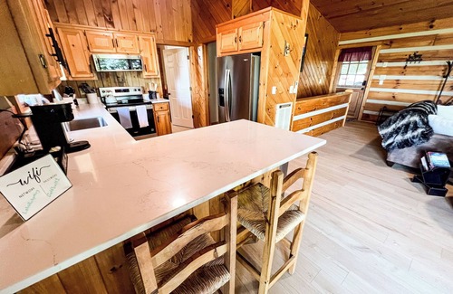 West Jefferson Cabin | Sept Nights-Soak in Your Private HotTub Under the Stars @MountJeffersonVistas