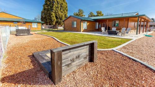 Kanab House | Sequoia Homestead in Kanab Pets OK Heated Pool