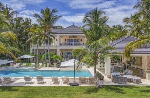 Punta Cana Villa | Serena 4 - Beachfront Timeless Elegance