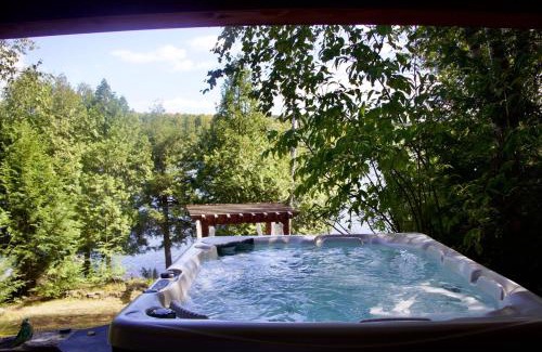 Eagle Lake House | Serendipity 5 BR Waterfront 4 Seasons, Hot Tub, Firepit, Close to Ski HIll