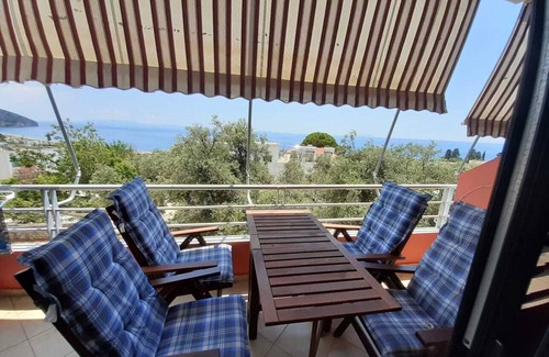 Dhermi Apartment | Serendipity Family Room