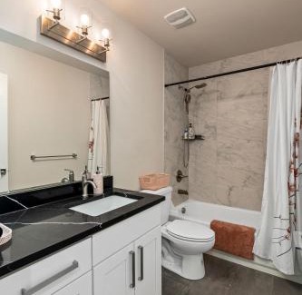 Highline Apartment | Serene 1 Bdrm, 1 Bath Apartment