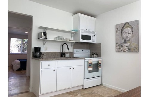 Castro Valley House | Serene 1 Bedroom Cottage/Free Laundry