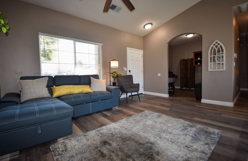 Porterville House | Serene 2 BR Cottage W/ SPA / Game Room / Office