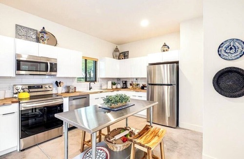 Civano House | Serene 3BR Tree-Lined Modern Retreat