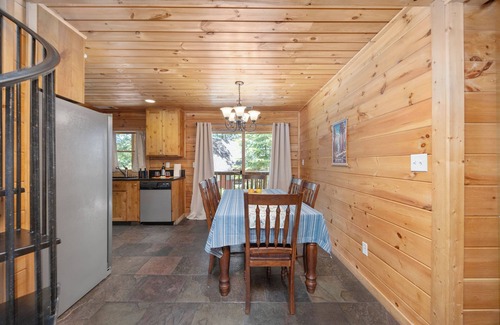 Alta Sierra Cabin | Serene 4 bedroom Cabin in Southern Sierras Near Kernville/Lake Isabella
