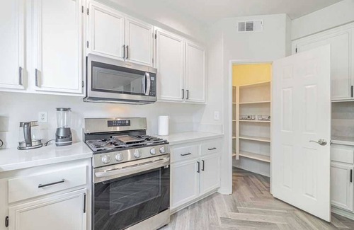 Palmdale House | Serene and Elegant Estate On Racquet Ln #42183