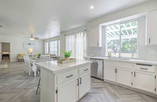 Palmdale House | Serene and Elegant Estate On Racquet Ln #42183