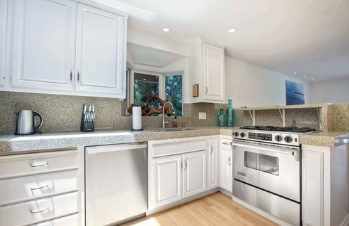 Leucadia House | Serene Coastal Home Sleeps 8 1 Mile From Beach!