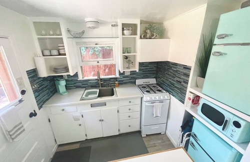 Toro Canyon Cottage | Serene cottage with fitness room in Carpinteria