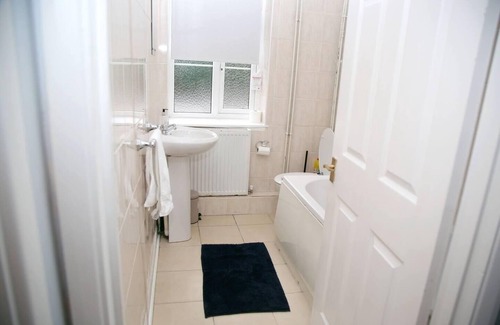 Norwich House | Serene Haven 4-Bed House in Norwich