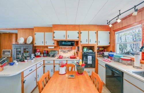 Salem House | Serene Home Between Lake Jocassee and Lake Keowee!