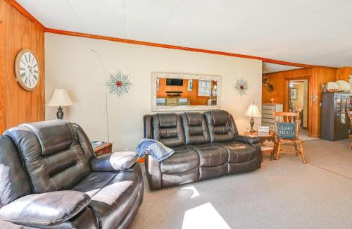 Salem House | Serene Home Between Lake Jocassee and Lake Keowee!