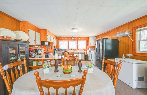 Salem House | Serene Home Between Lake Jocassee & Lake Keowee!