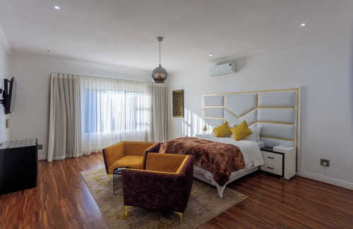 Northcliff Hotel | Serene HOTEL with outdoor pool & inclusive breakfast in tranquil Northcliff.